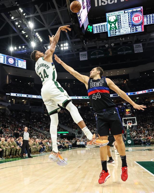 雄鹿开季7连胜平队史纪录 字母哥砍30分家常便饭