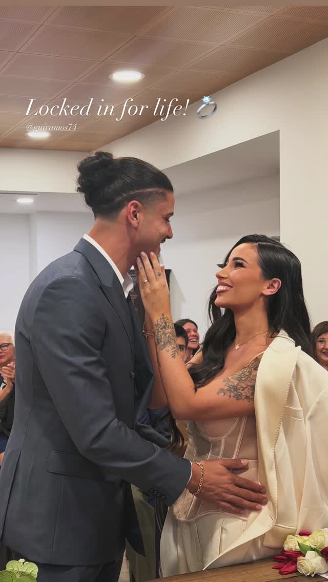 百家乐-恭喜❤️国安28岁外援拉莫斯与妻子完婚甜蜜拥吻，宝宝刚满6个月