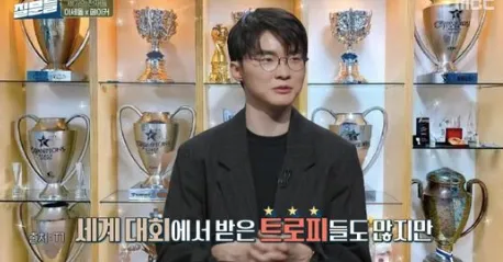 Faker：家人们喜欢奖杯，但更喜欢家里的青龙勋章